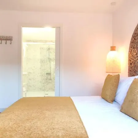 La De Lola - Adults Only Hostel